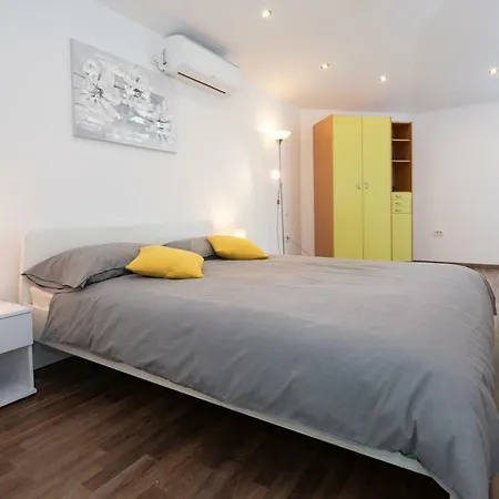 With A Parking Space Liganj, Opatija - 17370 Apartment Lovran